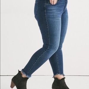 Lucky Brand skinny jeans - size 12/31